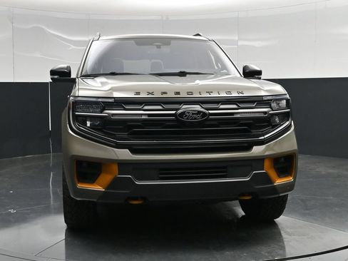 Used 2025 Ford Expedition Tremor AWD/4WD image 4