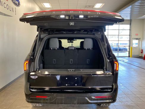 New 2026 Lincoln Navigator Reserve w/ Jet Appearance Package image 7