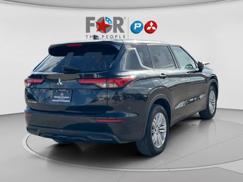 Used 2023 Mitsubishi Outlander ES image 5