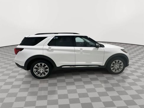 Used 2025 Ford Explorer Active w/ Active Comfort Package AWD/4WD image 6