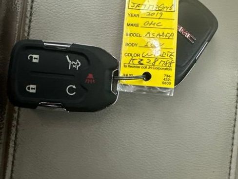 Used 2019 GMC Acadia Denali w/ Technology Package AWD/4WD image 11