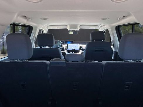 Used 2025 Ford Expedition Active RWD image 12