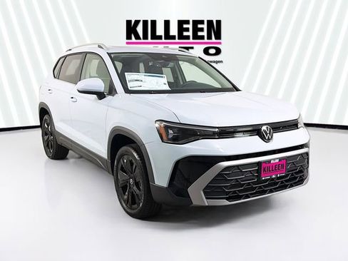New 2026 Volkswagen Taos SE FWD image 1