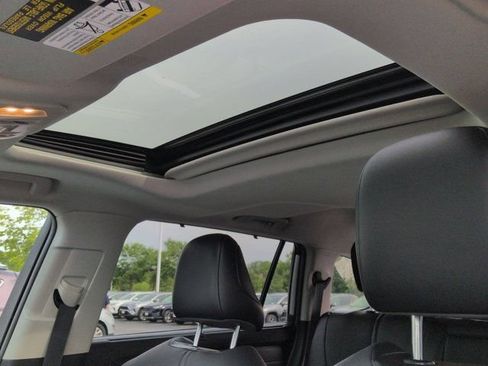 Used 2021 Toyota Highlander XLE AWD/4WD image 10