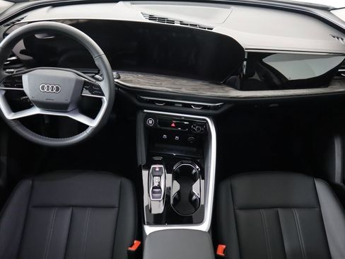 Used 2025 Audi Q5 Premium w/ Convenience Package image 14