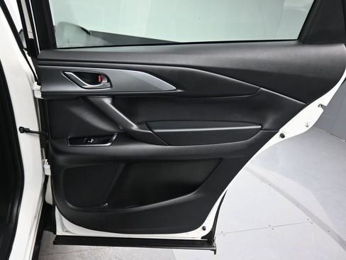 Used 2023 MAZDA CX-9 Touring image 40