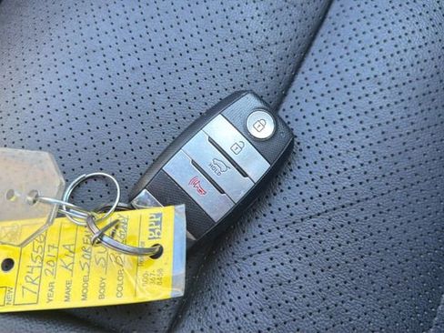 Used 2017 Kia Sorento LX w/ LX Convenience Package image 24