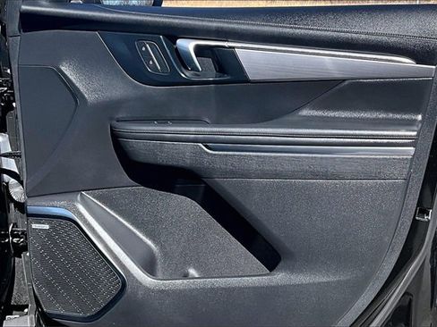 Used 2025 Buick Enclave Preferred image 28