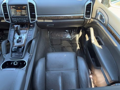 Used 2016 Porsche Cayenne image 15