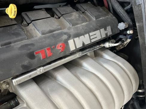 Used 2009 Dodge Challenger SRT8 w/ SRT Option Group II RWD image 12