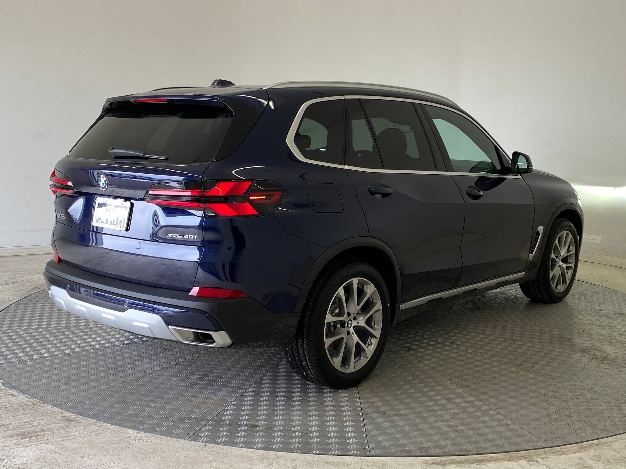Used 2026 BMW X5 xDrive40i w/ Premium Package AWD/4WD image 9