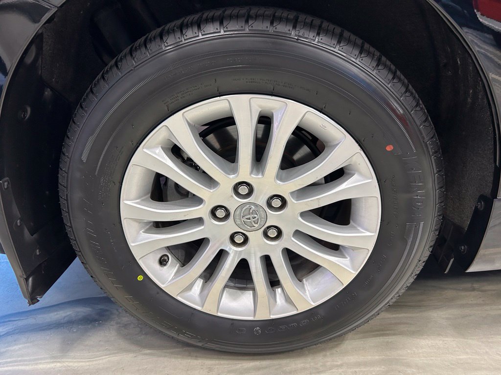 Used 2017 Toyota Sienna XLE FWD image 29