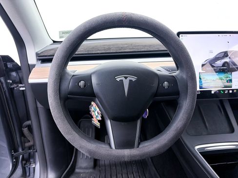 Used 2025 Tesla Model Y Long Range RWD image 28