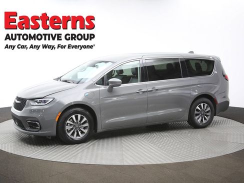 Used 2022 Chrysler Pacifica Touring-L FWD image 58