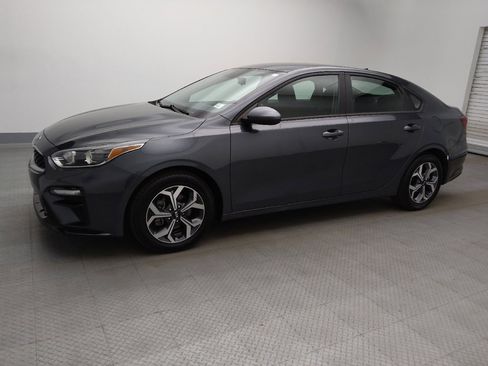 Used 2021 Kia Forte LXS FWD image 2