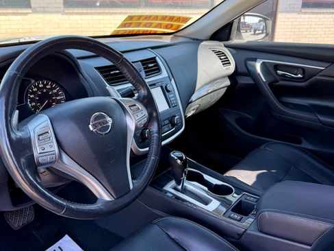 Used 2017 Nissan Altima 3.5 SL w/ 3.5SL Technology Package image 3
