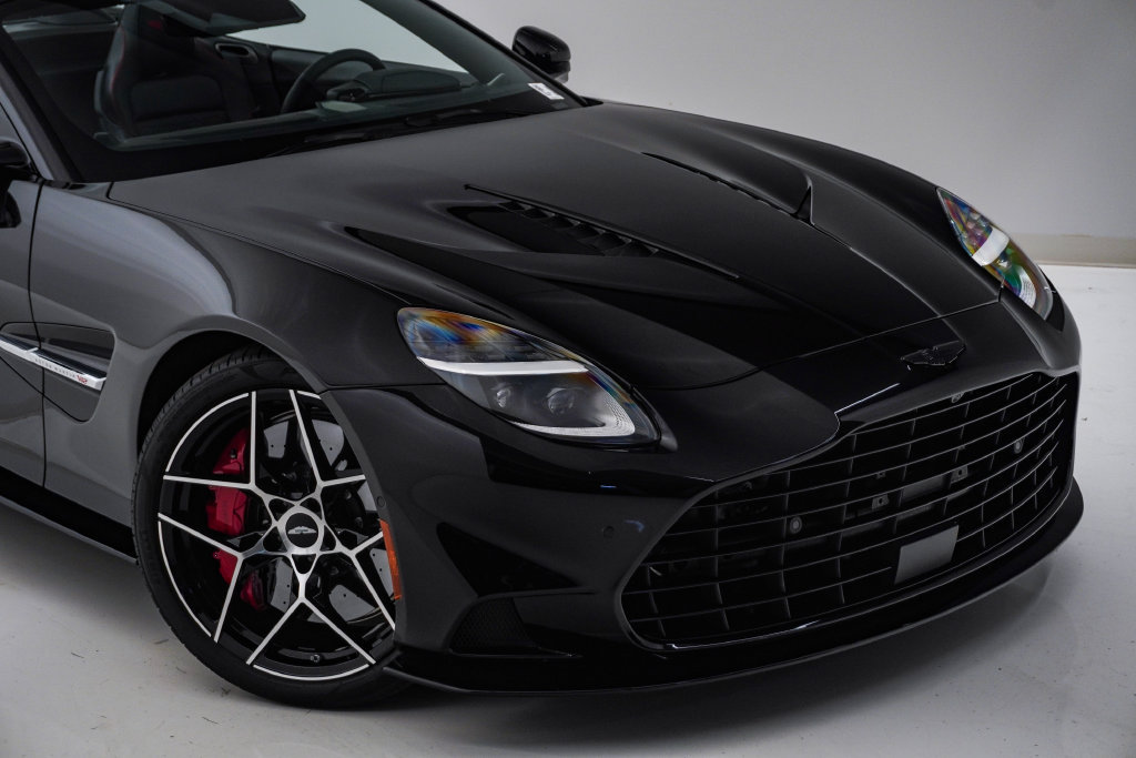 Used 2026 Aston Martin Vanquish Convertible RWD image 4