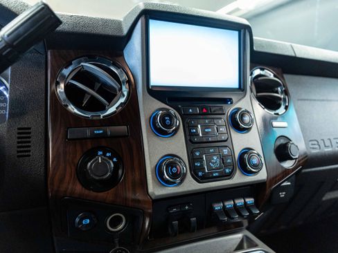 Used 2016 Ford F450 Lariat w/ Lariat Ultimate Package AWD/4WD image 13