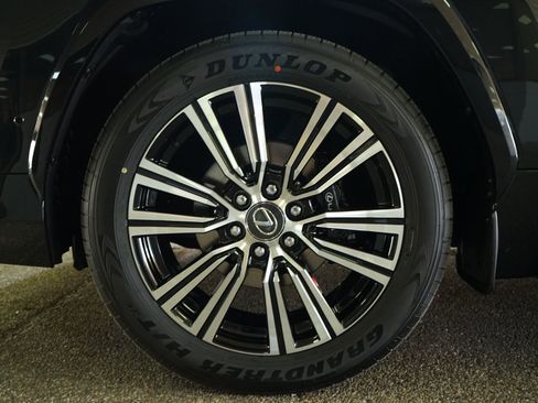 Used 2026 Lexus LX 700h Luxury w/ Appearance Package image 40