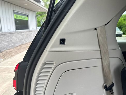 Used 2022 Chrysler Pacifica Touring-L w/ Uconnect Theater Family Group FWD image 26