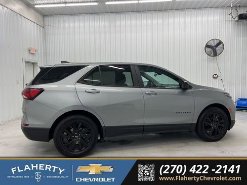 Used 2024 Chevrolet Equinox LS w/ LS Convenience Package image 2