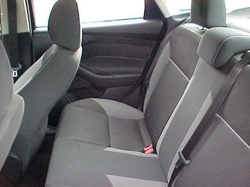 Used 2013 Ford Focus SE FWD image 9