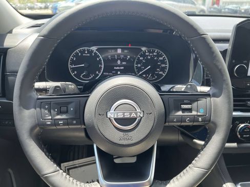 Used 2025 Nissan Pathfinder SL AWD/4WD image 14