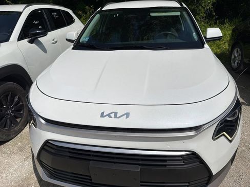 Used 2025 Kia Niro LX FWD image 6