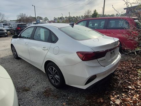 Used 2023 Kia Forte LXS w/ LXS Technology Package image 2