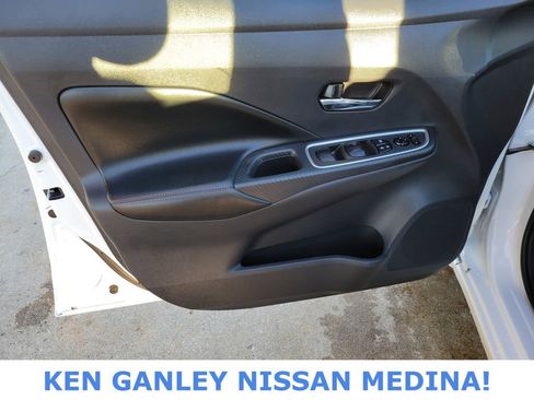 Used 2022 Nissan Versa SR w/ Convenience Package image 37