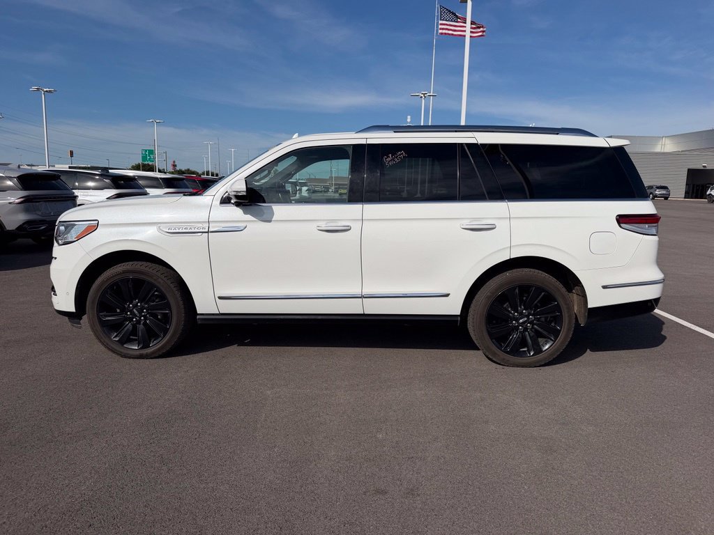 Used 2023 Lincoln Navigator Reserve w/ Equipment Group 201A AWD/4WD image 9