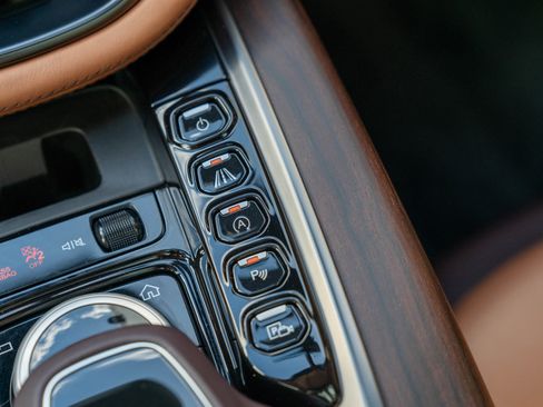 Used 2021 Aston Martin DBX image 27