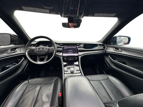 Used 2023 Jeep Grand Cherokee Overland image 12