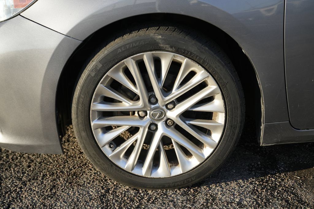 Used 2015 Lexus ES 350 w/ Ultra Luxury Package FWD image 15