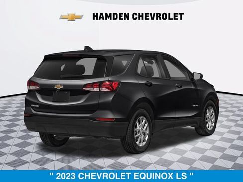 Used 2023 Chevrolet Equinox LS w/ LS Convenience Package AWD/4WD image 2
