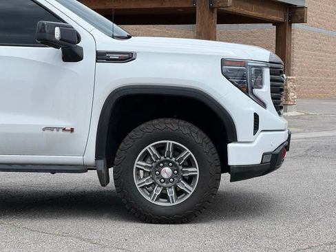 Used 2024 GMC Sierra 1500 AT4 w/ Technology Package AWD/4WD image 9