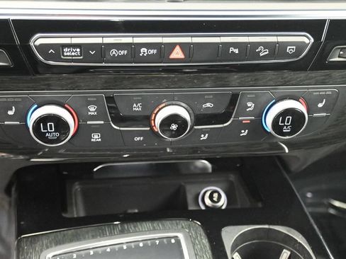 Used 2018 Audi Q7 3.0T Premium Plus w/ Premium Plus Package AWD/4WD image 25