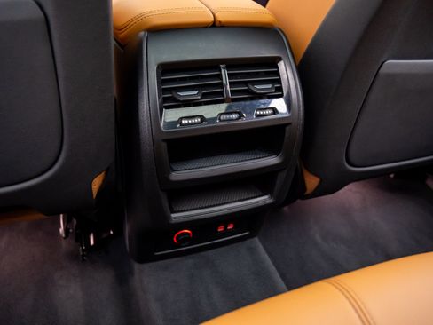 Used 2024 BMW X5 xDrive40i w/ Parking Assistance Package image 19