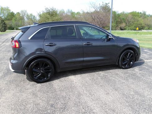 Used 2018 Kia Niro EX w/ EX Touring Graphite Edition FWD image 12