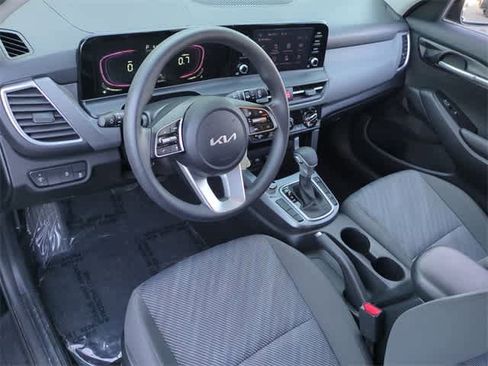 Used 2024 Kia Seltos LX image 10
