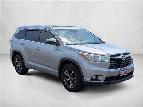 Certified 2016 Toyota Highlander XLE AWD/4WD image 3