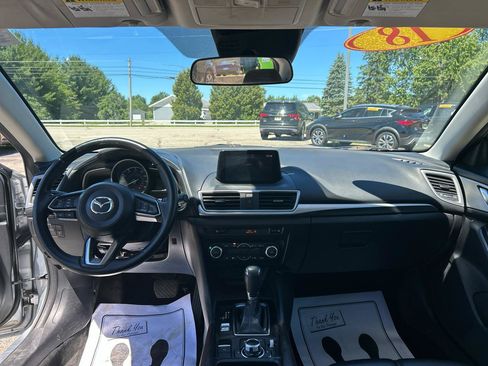 Used 2018 MAZDA MAZDA3 Touring FWD image 18