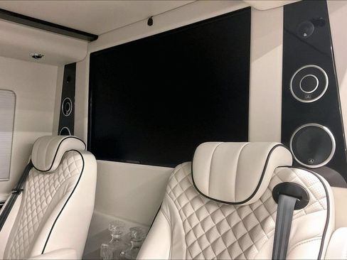 Used 2025 Mercedes-Benz Sprinter 2500 image 21