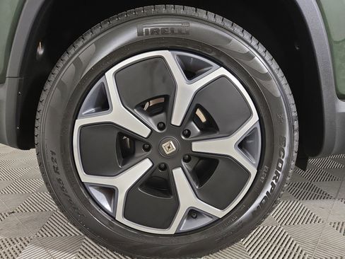 Used 2024 Rivian R1S Adventure AWD/4WD image 12