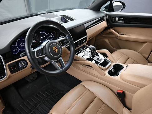 Used 2021 Porsche Cayenne AWD/4WD image 4