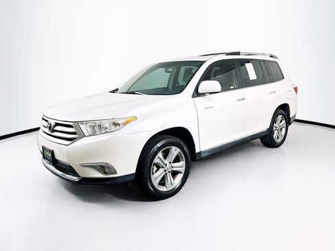 Used 2013 Toyota Highlander Limited image 3