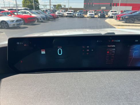 Used 2025 Ford Expedition Active AWD/4WD image 14