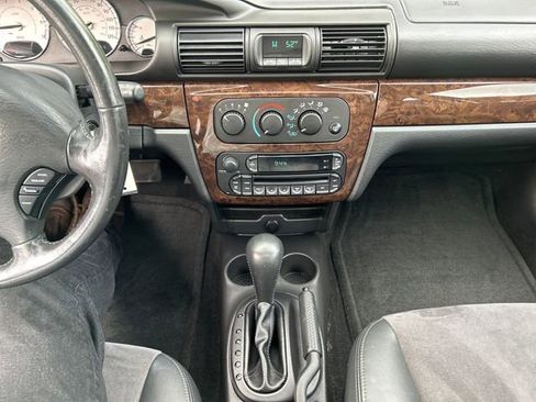Used 2005 Chrysler Sebring Limited FWD image 18