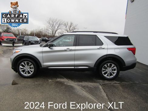 Used 2024 Ford Explorer XLT w/ Equipment Group 202A AWD/4WD image 2