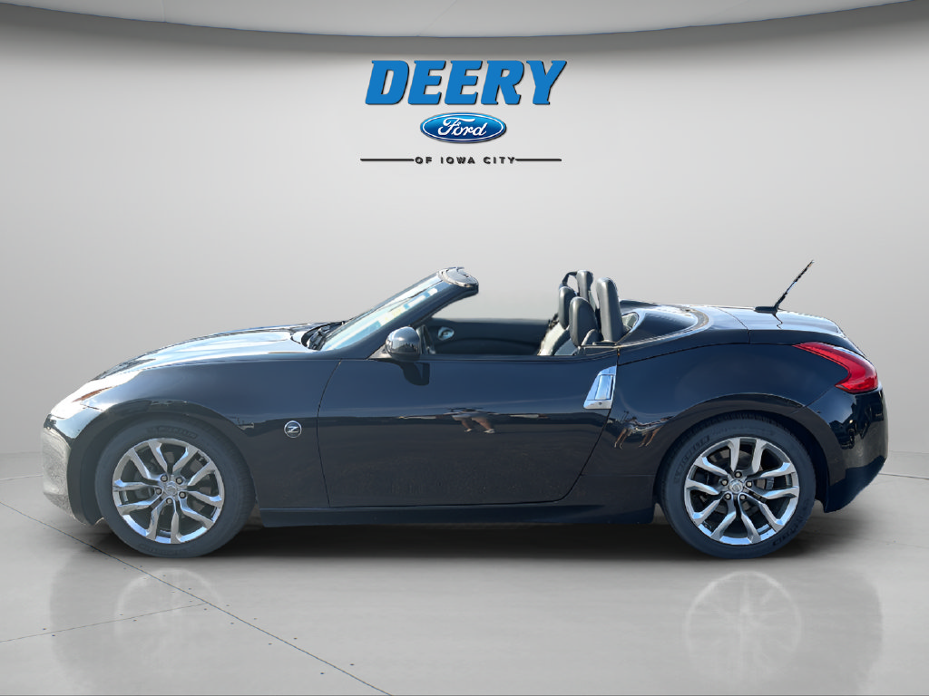 Used 2010 Nissan 370Z Touring RWD image 10